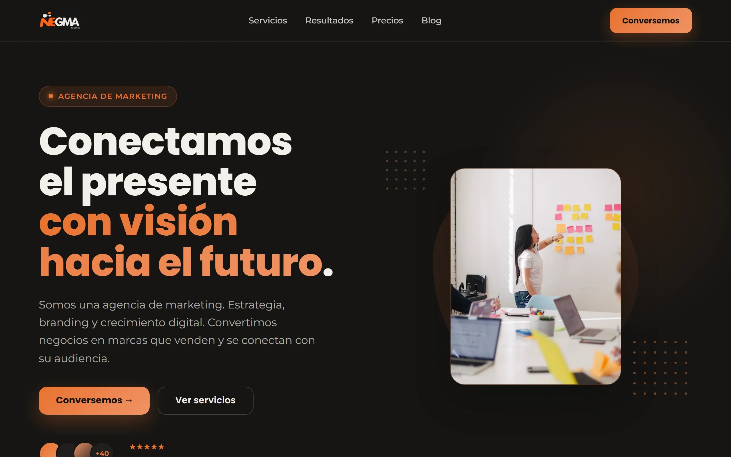 Sitio para empresas con diseño Clásico, paleta Ónice, hecho con Disecko