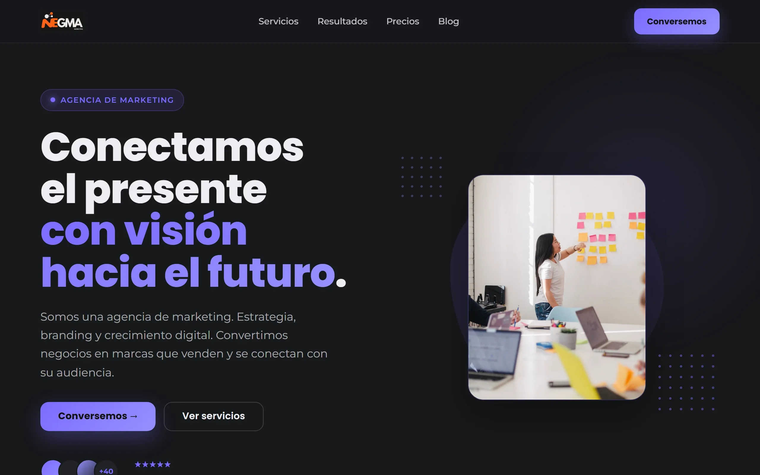 Sitio para empresas con diseño Clásico hecho con Disecko — paleta Grafito