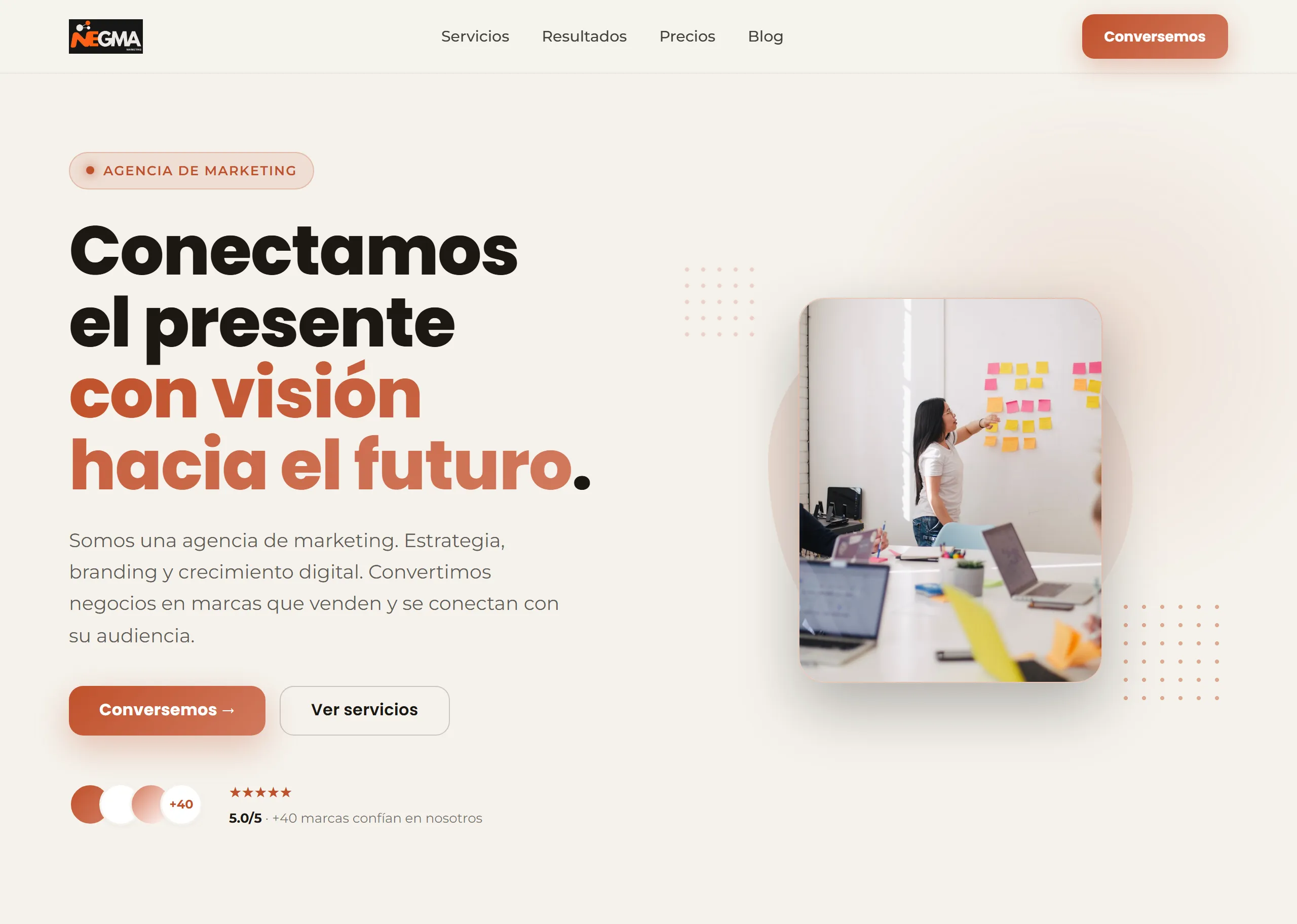 Sitio para empresas con diseño Clásico hecho con Disecko — paleta Lino