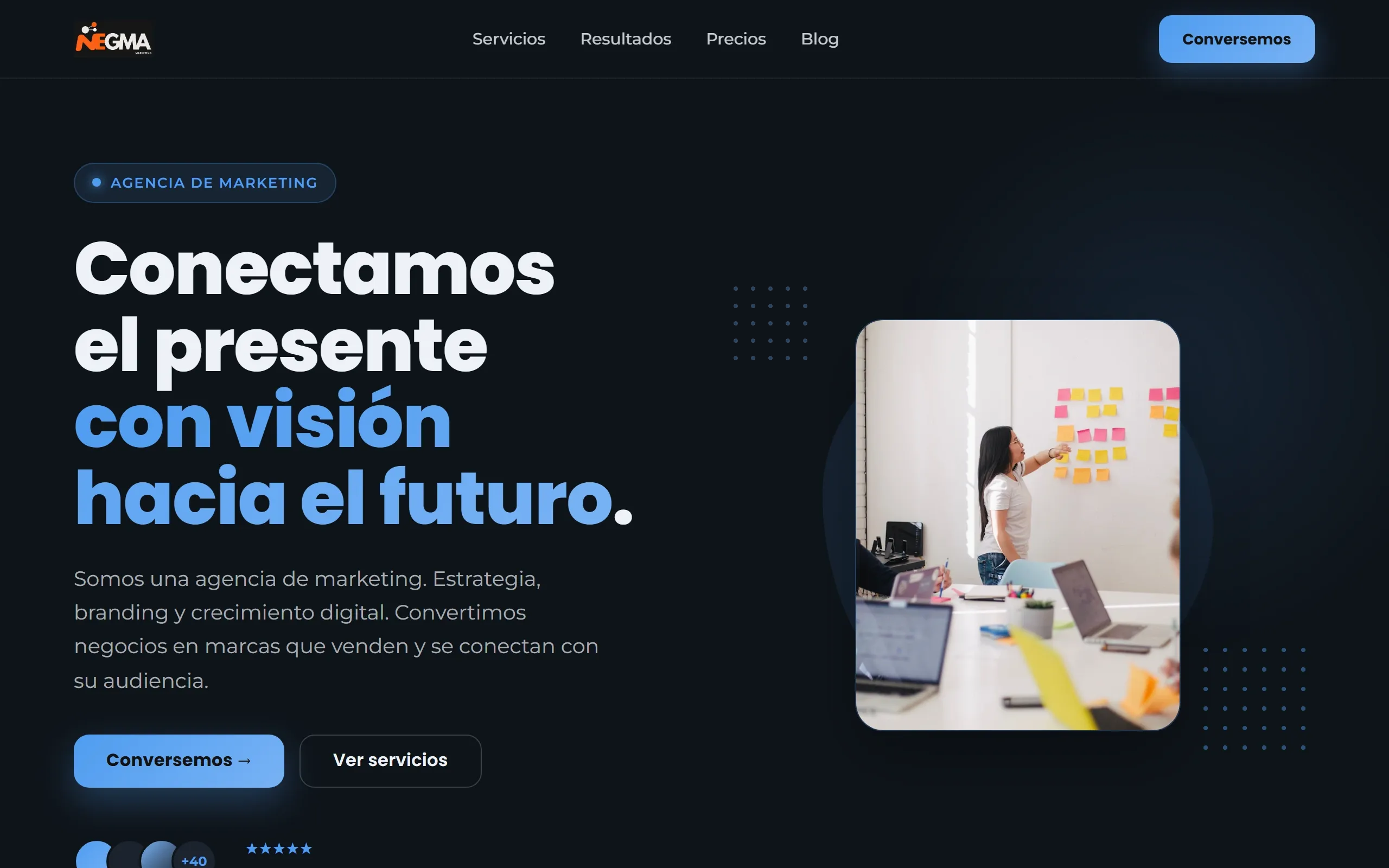 Sitio para empresas con diseño Clásico hecho con Disecko — paleta Pizarra