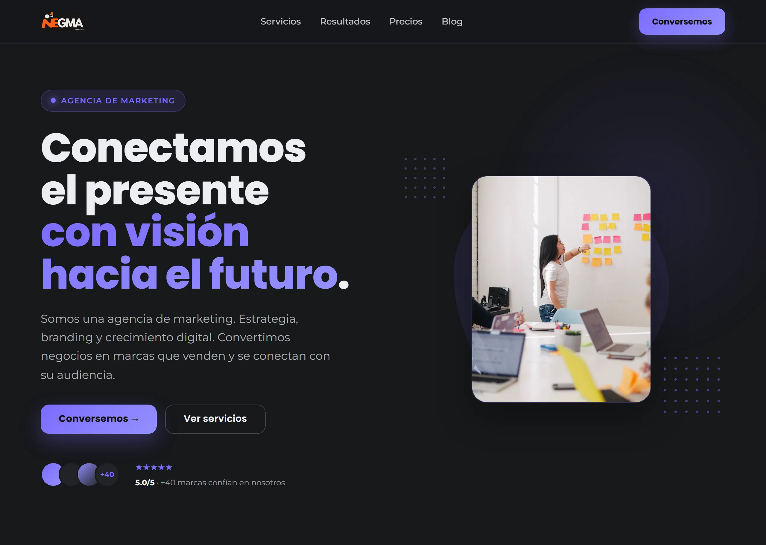 Sitio para empresas con diseño Clásico hecho con Disecko — paleta Grafito